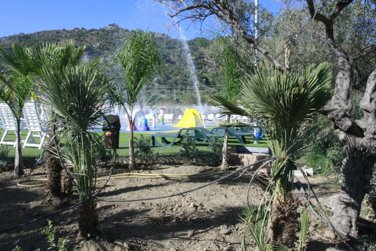 Glamping Alcantara Motta Camastra Екстериор снимка